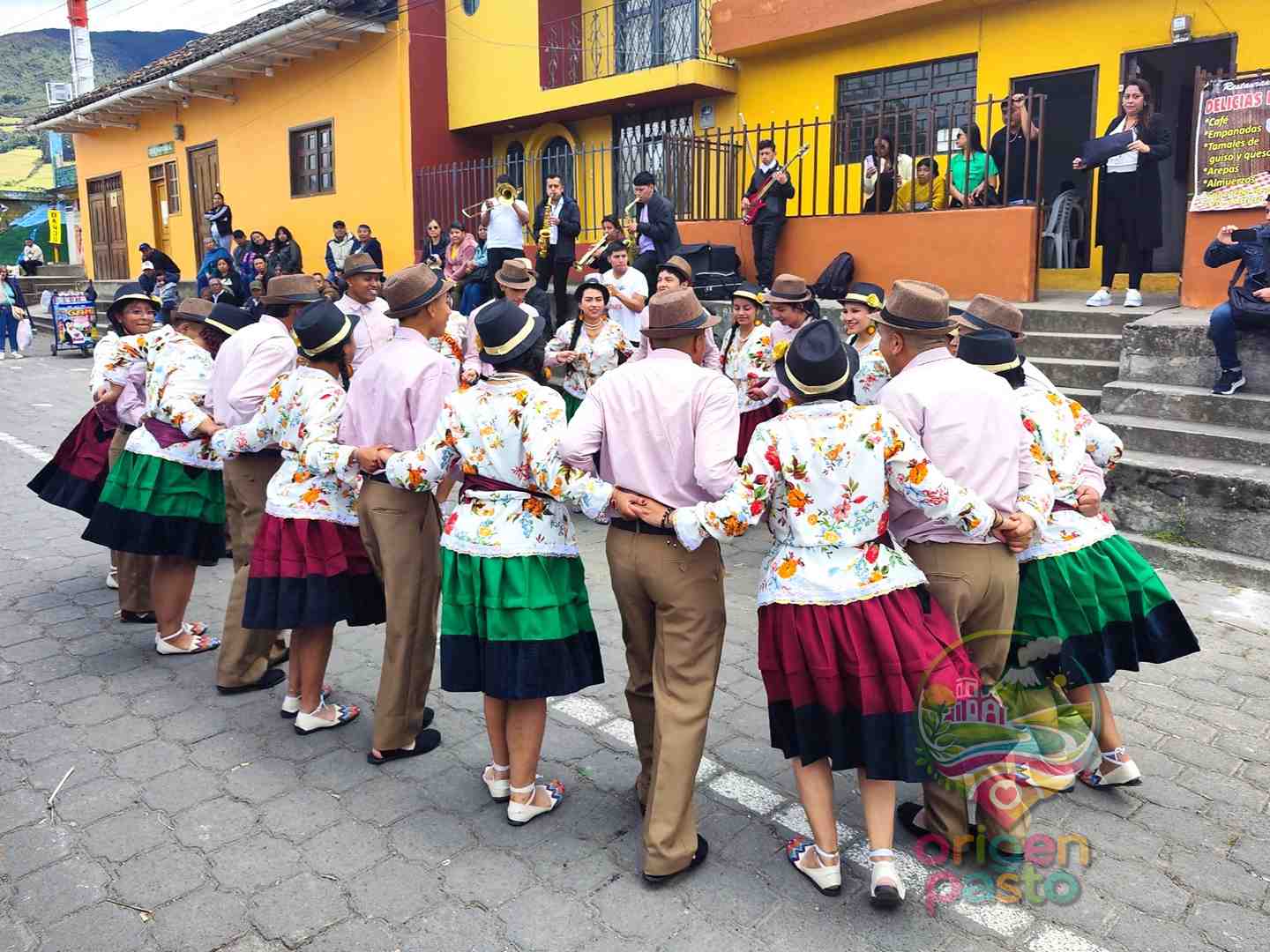 Danza y baile tradicional en las calles de Nariño, Colombia — turismo comunitario