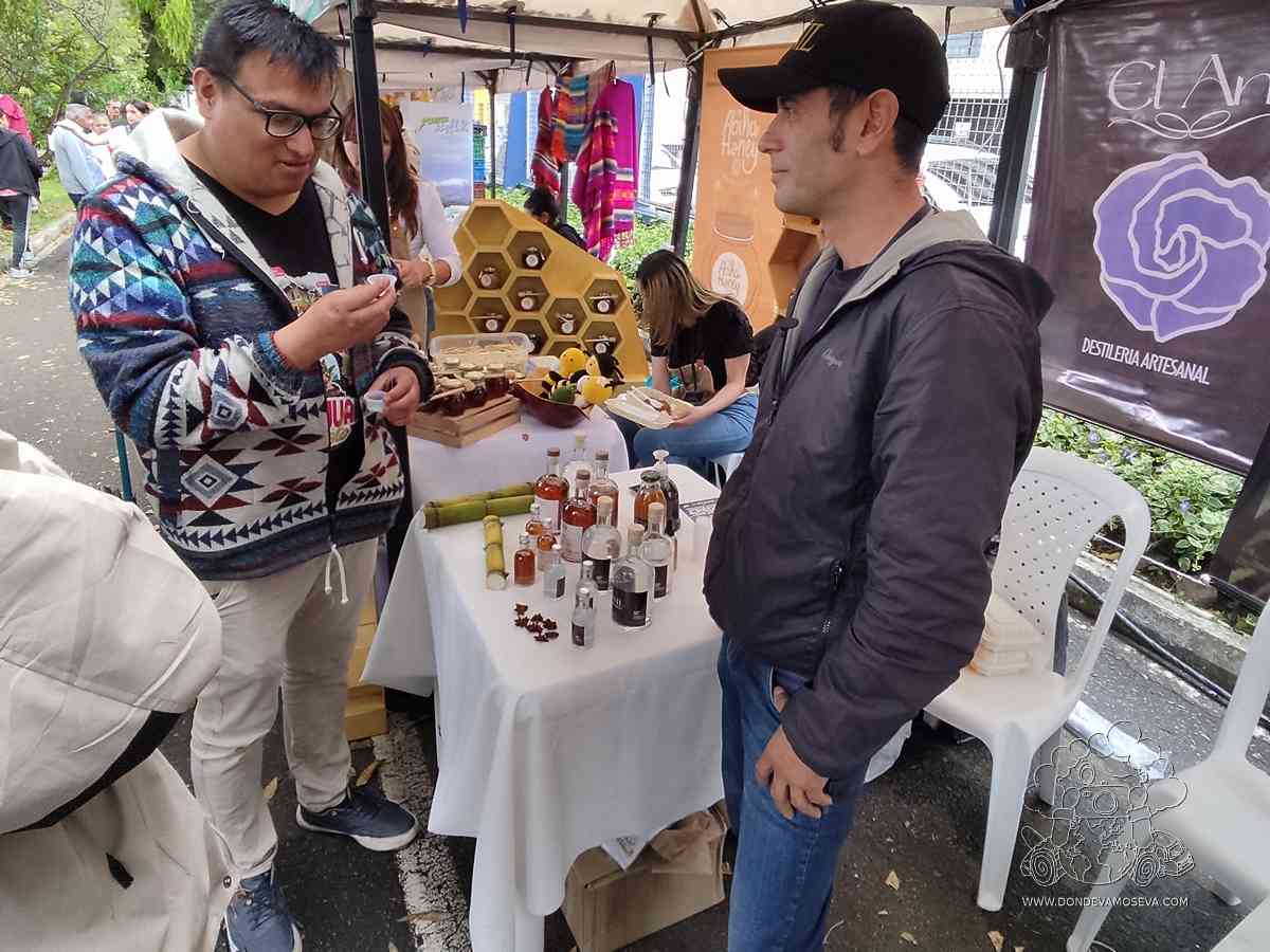 Destilería artesanal y miel de emprendimiento nariñense