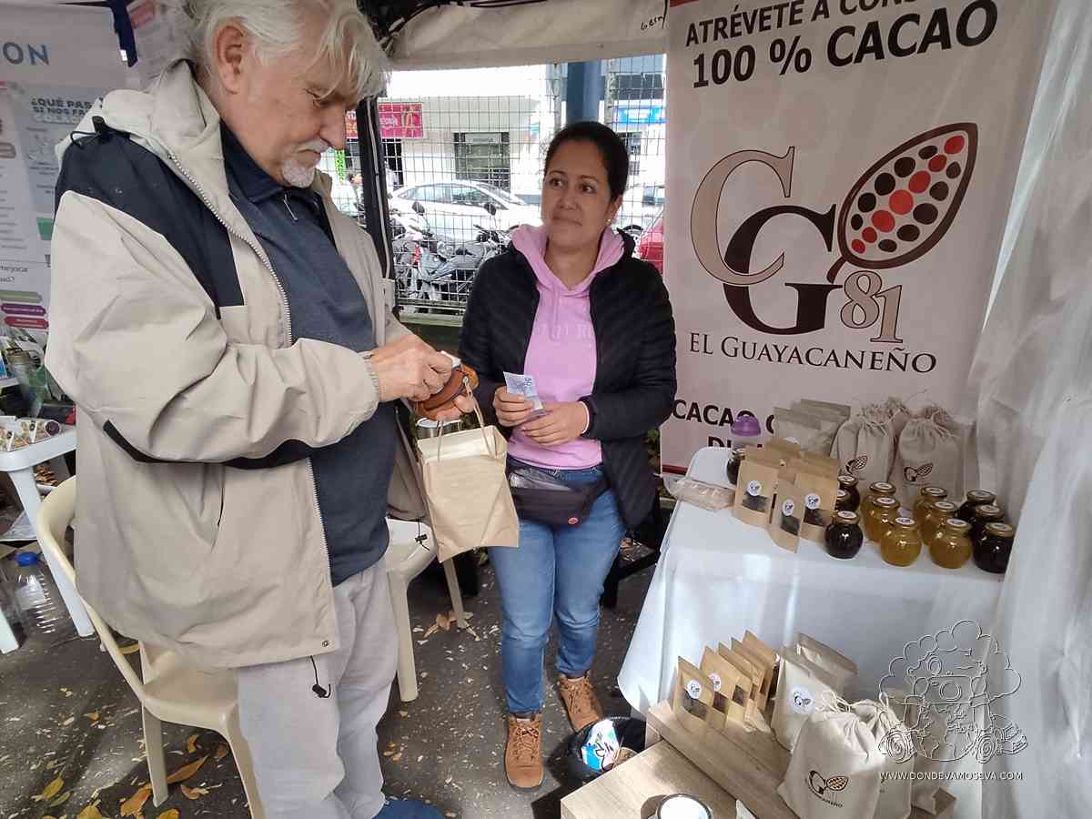 Cacao y chocolate El Guayacaneño en feria de emprendimiento