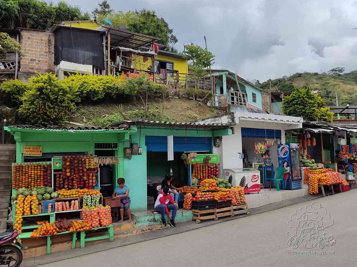 Mercado de naranjas y mandarinas en El Empate, Nariño